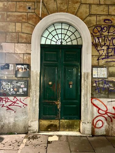 Lovely studio near the Colosseum — 4-Star Luxury Hotel in Rome, Italy