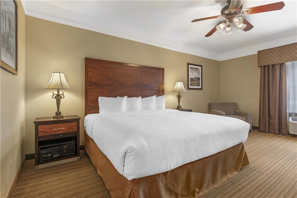 Best Western Plus Monica Royale Inn & Suites - photo 2