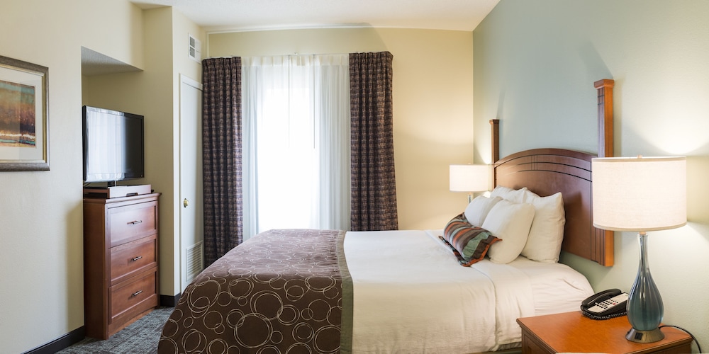 Staybridge Suites Fargo by IHG - photo 13
