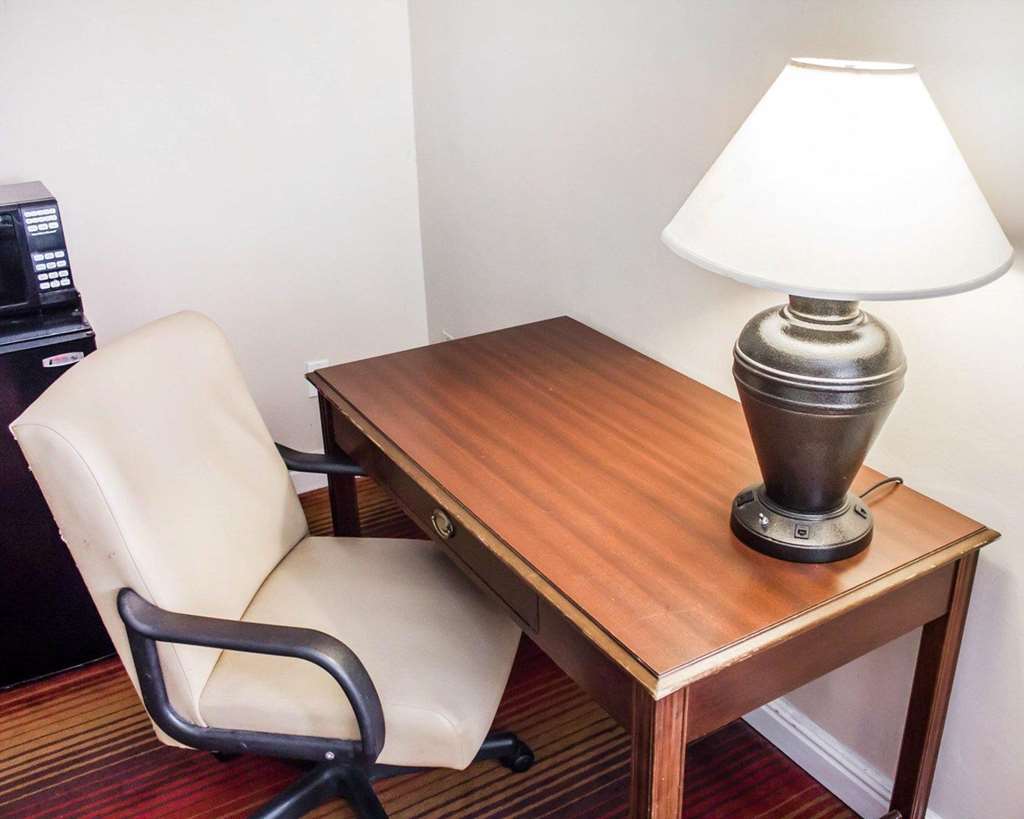 Rodeway Inn Huntington Station Melville - photo 16
