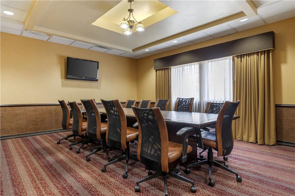 Best Western Plus Cimarron Hotel & Suites - photo 7