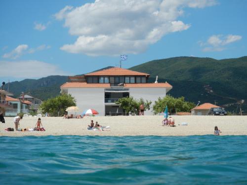 Big Dino’s Galini in Nea Vrasna, Greece