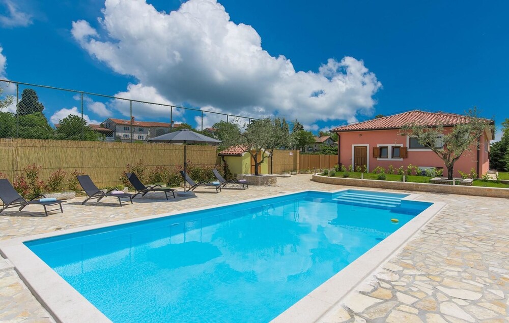 3 Bedroom Amazing Home In Smoljanci — 4-Star Luxury Hotel in Svetvincenat, Croatia