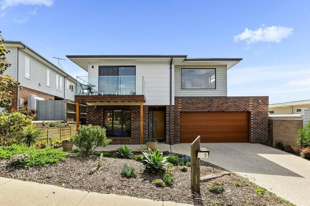 Flagstaff Lodge — 4-Star Luxury Hotel in Portarlington, Australia