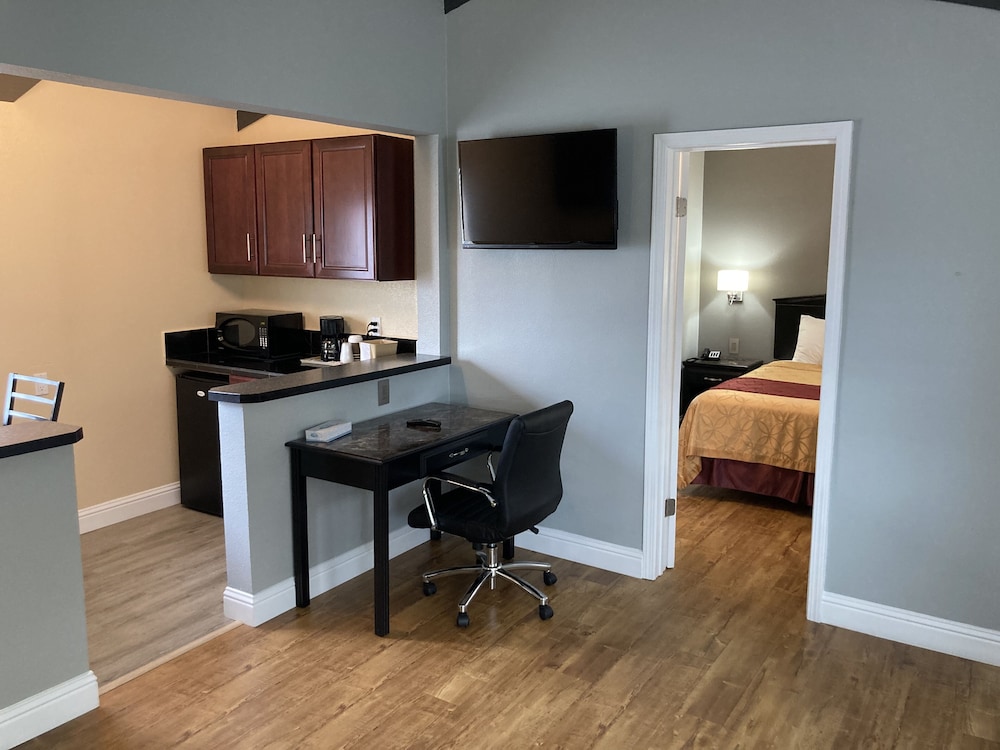 Tri Valley Inn and Suites Pleasanton - photo 35