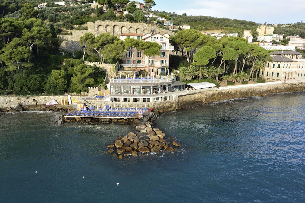 Arc En Ciel Hotel — Diano Marina