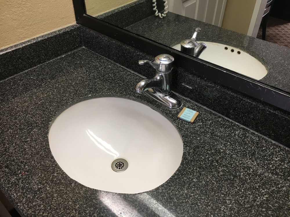 Del Amo Inn - photo 33