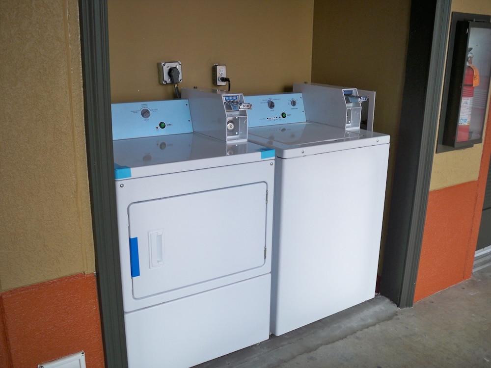 Scottish Inn & Suites - photo 53