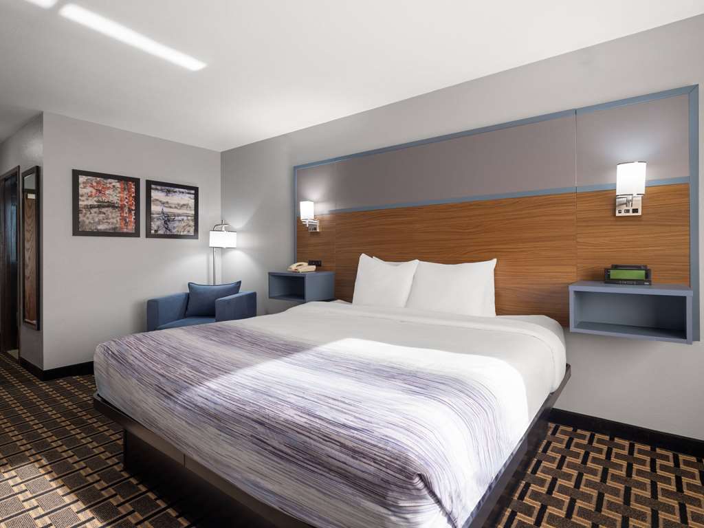 AmericInn by Wyndham Woodstock IL - photo 13