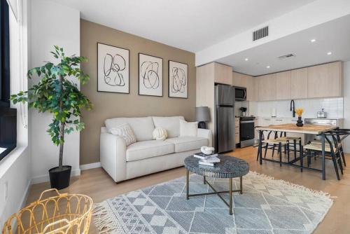 Bright 1BR in Wynwood Pool Gym Rooftop — 4-Star Luxury Hotel in Miami, United States