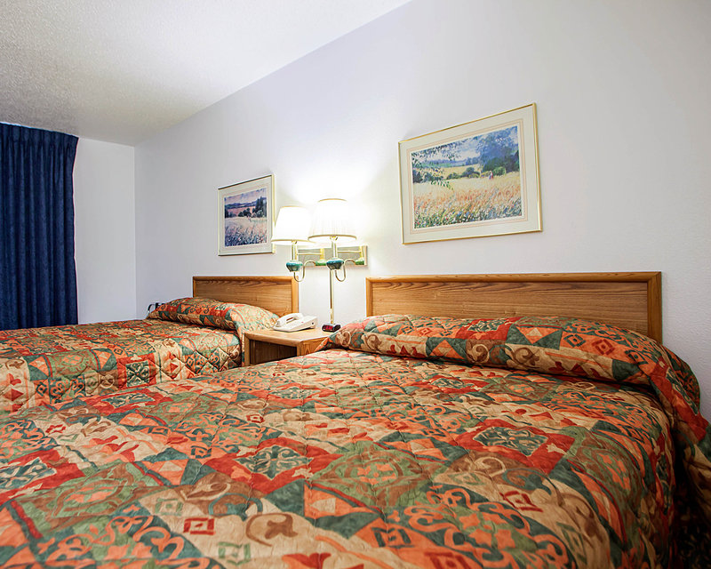 Econo Lodge West Liberty - photo 8