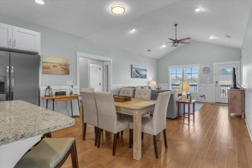 All Summer Long by Oak Island Accommodations - photo 35