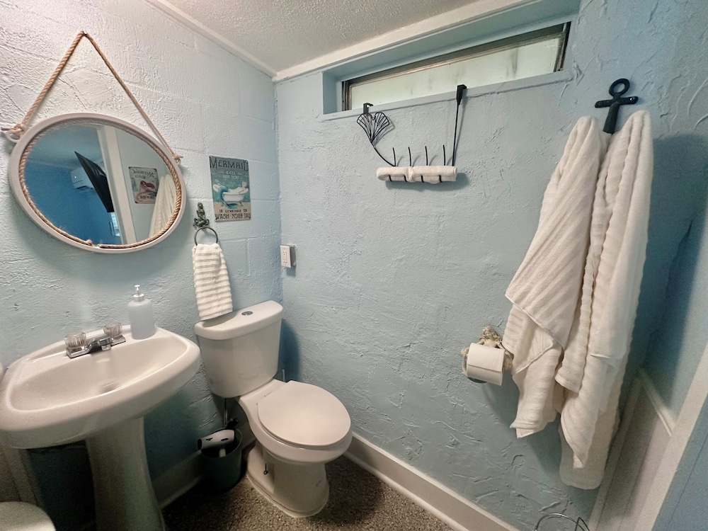 Neptune's Grotto Waterfront Retreat - photo 30