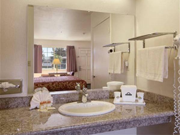 Days Inn Salinas Airport - photo 9