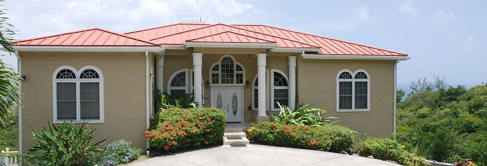 Tranquil Sunset - carbon neutral hotel in Gros Islet