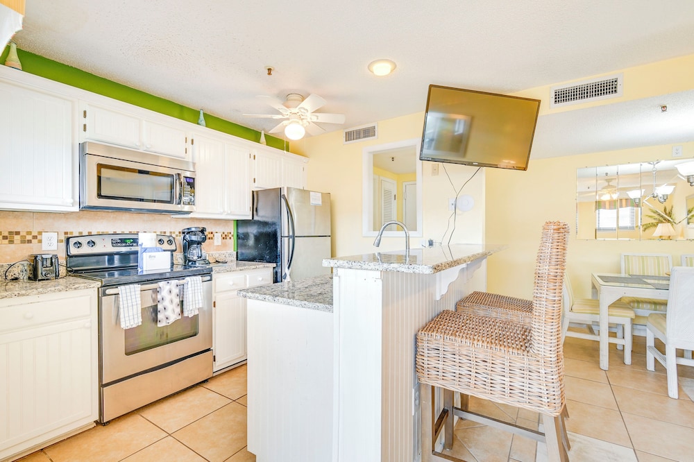Pool & Ocean View: Myrtle Beach Resort Condo - photo 8