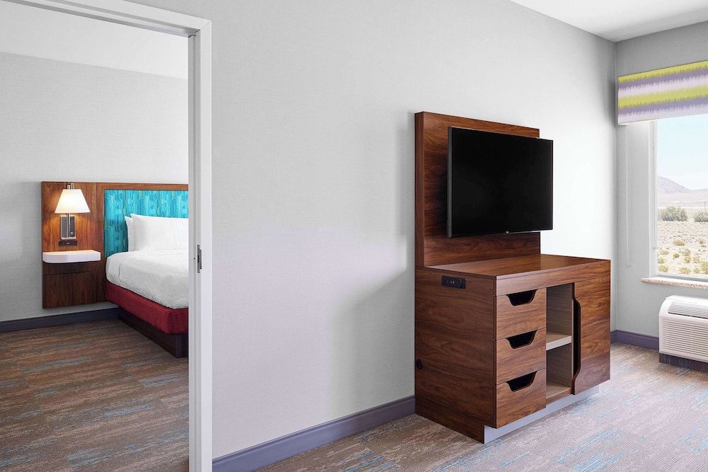 Hampton Inn & Suites Ridgecrest - photo 23