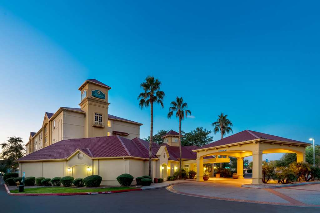 La Quinta Inn & Suites by Wyndham Phoenix West Peoria - photo 2