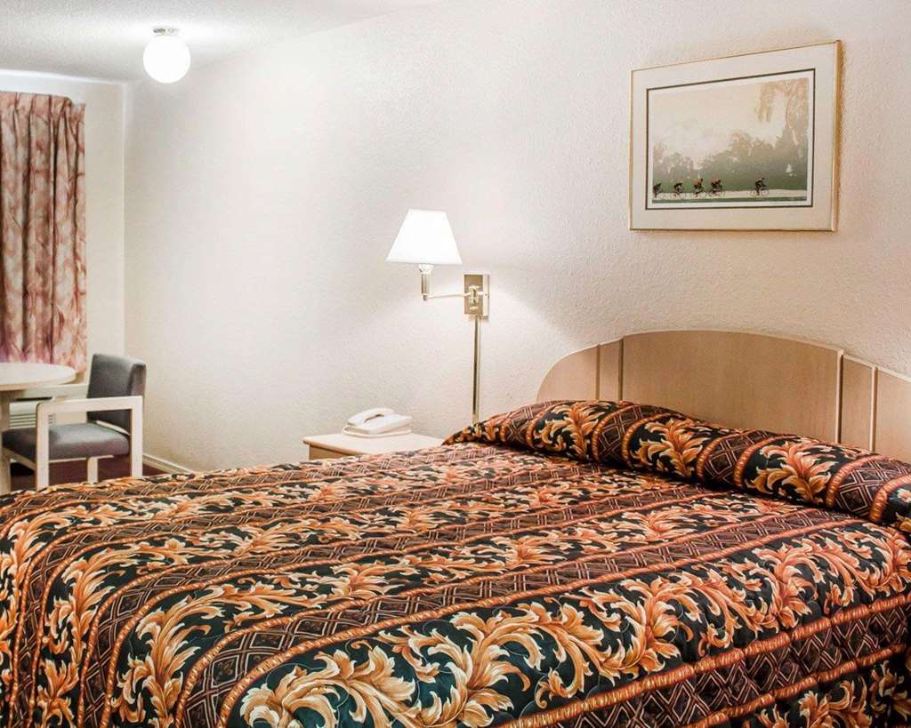 Rodeway Inn Findlay University Area - photo 13