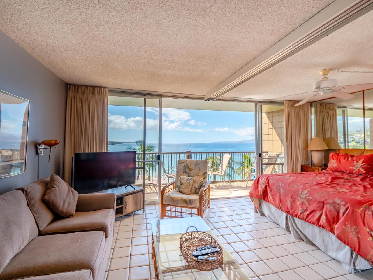 Top Floor Oceanfront location with great swimming and snorkeling MKM809 — 4-Star Luxury Hotel in Wailea, United States