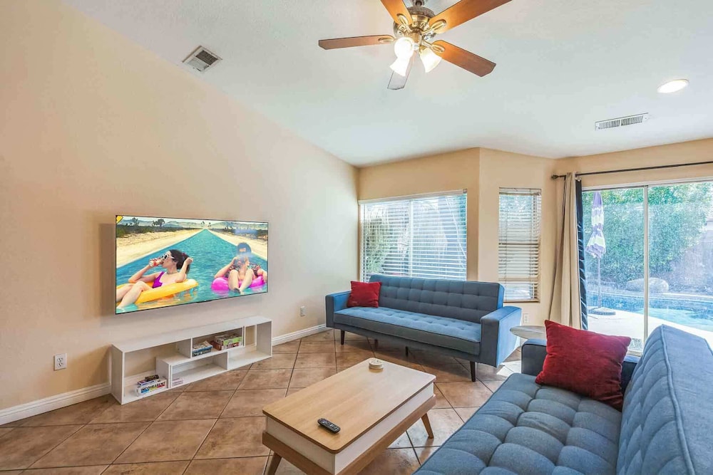 4BR Retro Game Room Theater Pool & Spa - photo 9