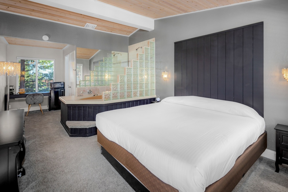 The Inn at Boatworks - photo 14