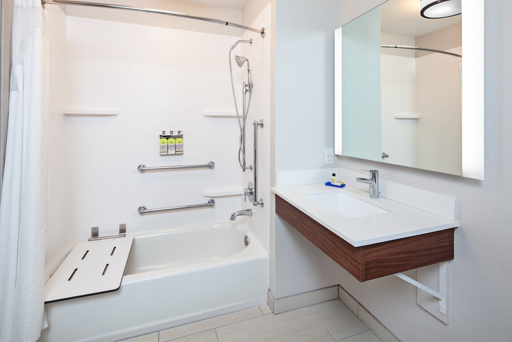 Holiday Inn Express & Suites Clovis Fresno Area by IHG - photo 11