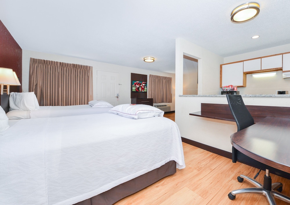 Red Roof Inn PLUS & Suites Guilford - photo 7