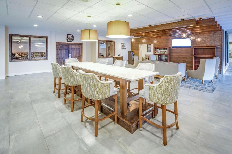 DoubleTree by Hilton Huntington - photo 7