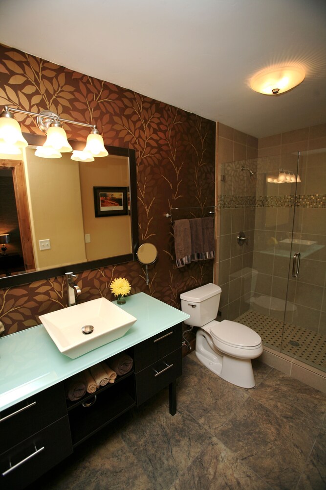 Torchlight Inn - photo 27
