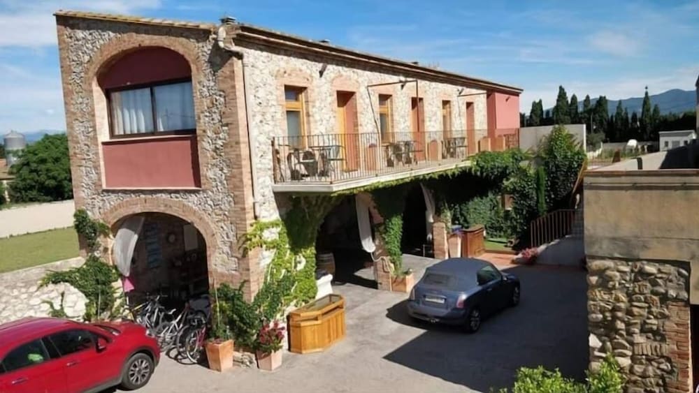 Cortijo Cal Rajoler - carbon neutral hotel in Cabanes