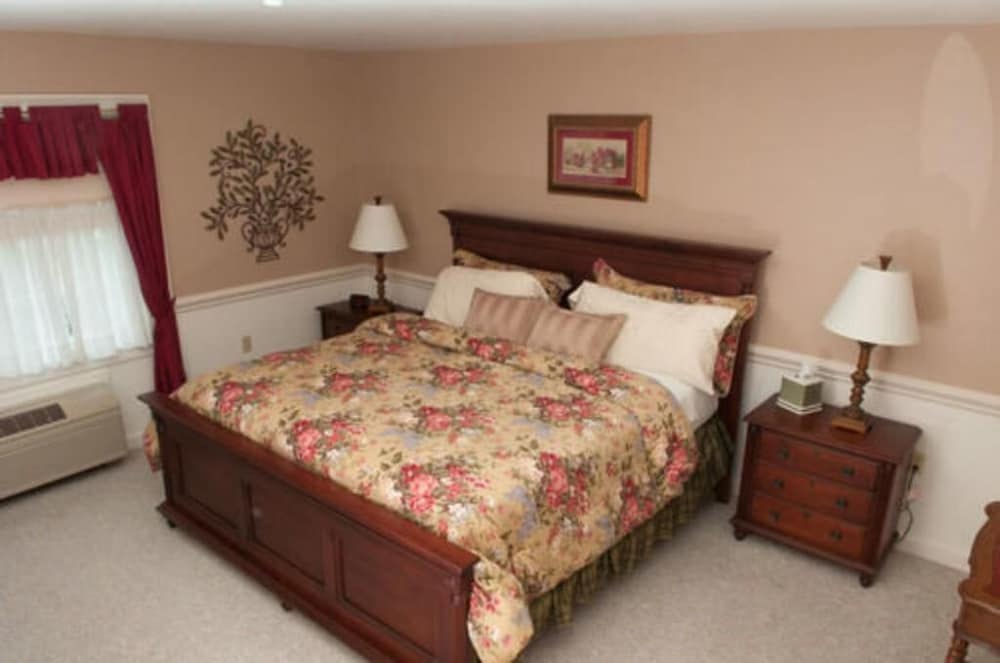 Camelot Restaurant & Inn - photo 18