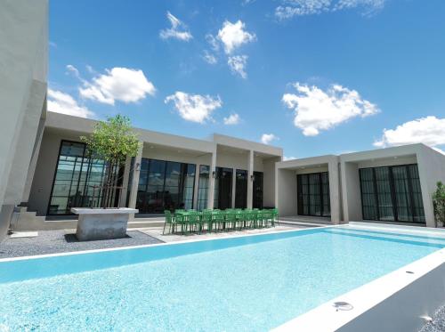 Holiday Fever X The Pool — 4-Star Luxury Hotel in Pak Chong, Thailand