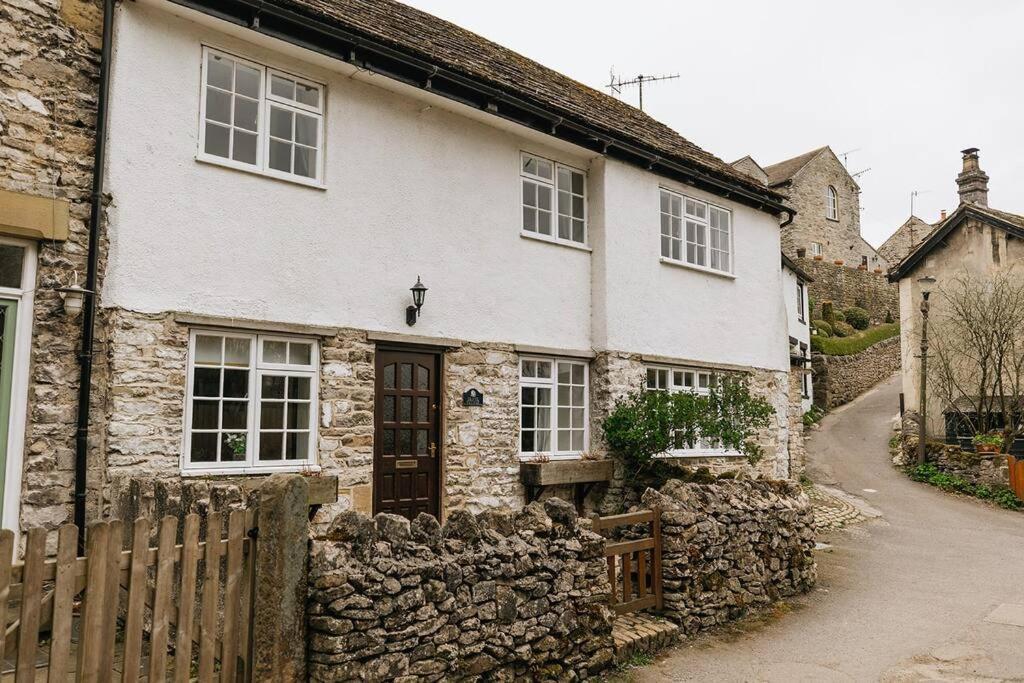 CLIFFE COTTAGE Countryside Cottage in Castleton Peak District National Park — 4-Star Luxury Hotel in Hope Valley, United Kingdom