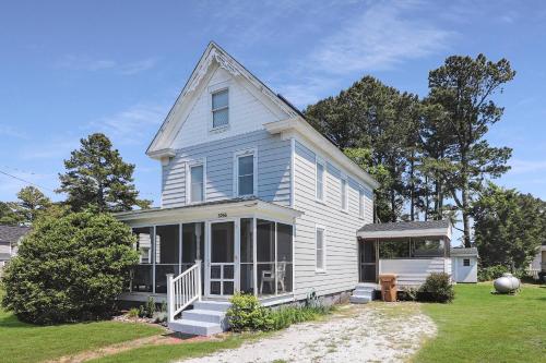 Blue Moon Pet friendly and great location in Chincoteague, United States