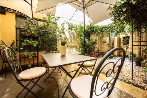 Madalina Apartment with Garden — 4-Star Luxury Hotel in Lucca, Italy