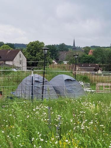 Rosenhof Stellplatz für Wohnmobil oder Wohnwagen im Innenhof und Zeltmöglichkeit mit eigenem Zelt auf unserer Zeltwiese in Burgkunstadt, Germany