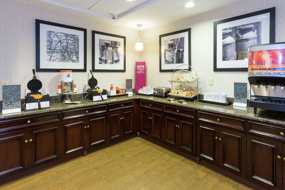 Hampton Inn Suites Jacksonville Airport - photo 45