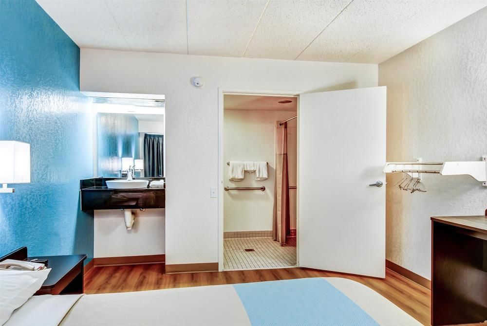 Red Roof Inn Bridgeton - photo 11