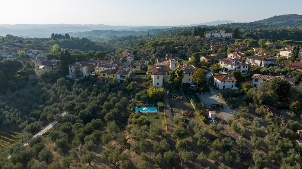 Villa Treggiaia 12 2 Emma Villas — 4-Star Luxury Hotel in San Casciano In Val Di Pesa, Italy