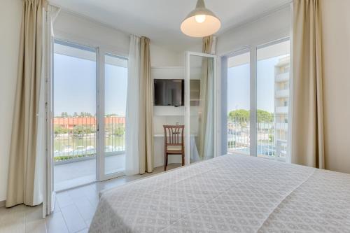 Apartaments Suites Ambassador — 4-Star Luxury Hotel in Caorle, Italy