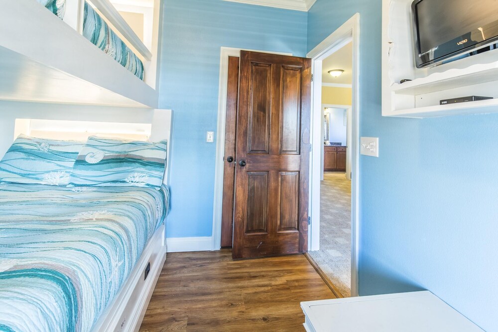 A Wave Away in Destin, United States