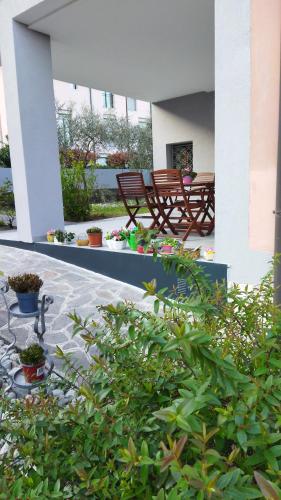 Rose Garden House Wi Fi — 4-Star Luxury Hotel in Riva Del Garda, Italy