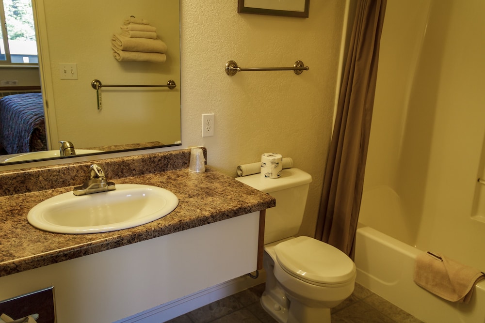 Charm Motel & Suites - photo 51