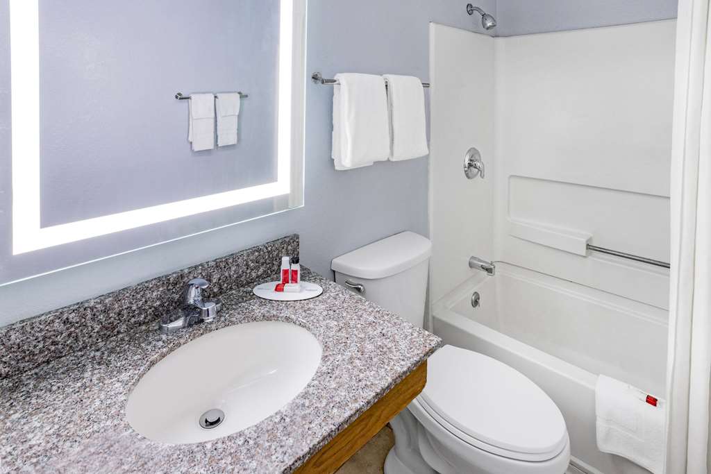 Super 8 by Wyndham Johnstown Gloversville - photo 13