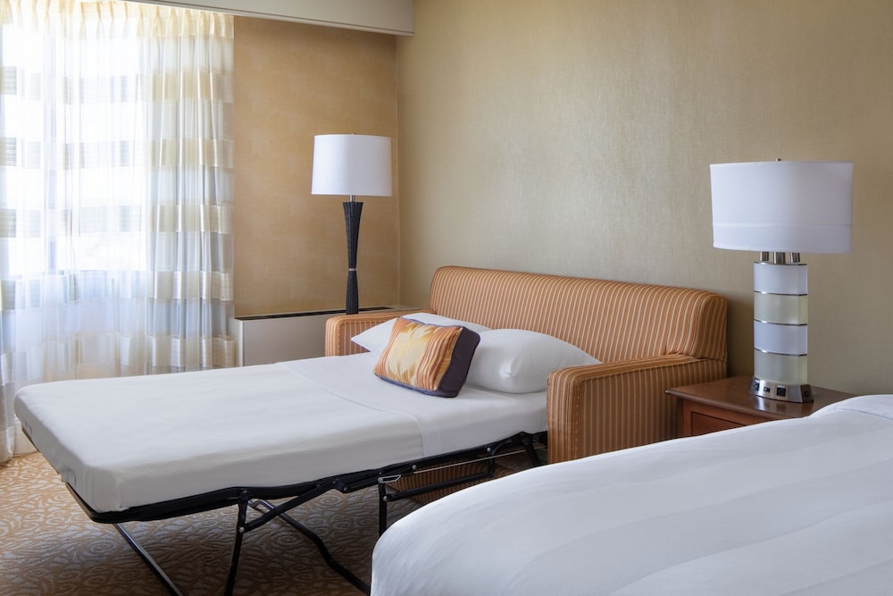 The Lincoln Marriott Cornhusker Hotel - photo 13