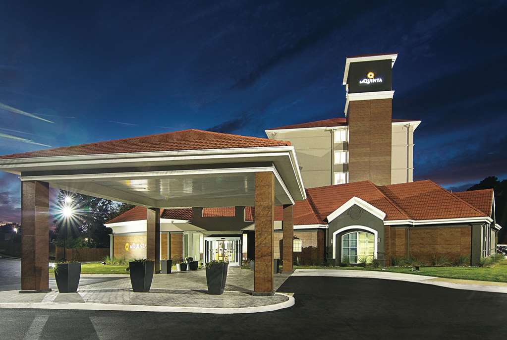 La Quinta Inn & Suites by Wyndham Atlanta Conyers - photo 2