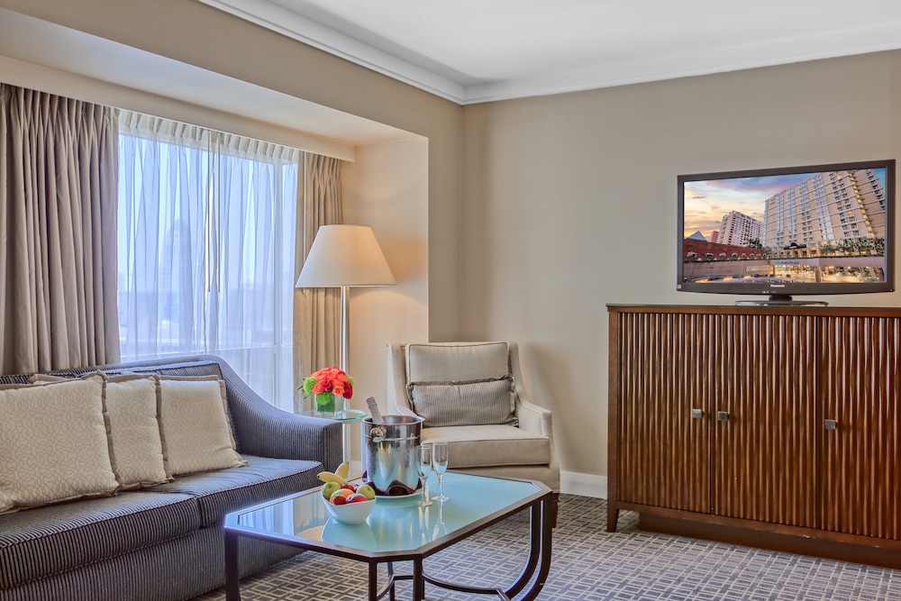 Omni Los Angeles Hotel at California Plaza - photo 38