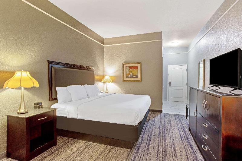 La Quinta Inn & Suites by Wyndham Mobile Tillman's Corner - photo 25