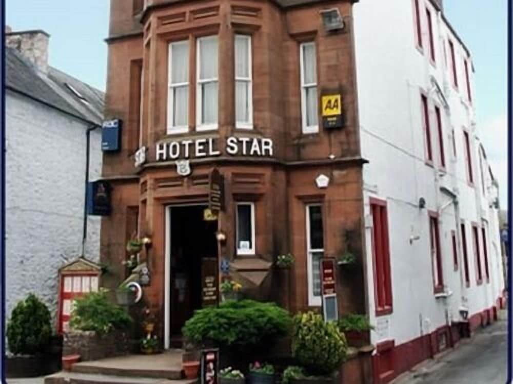 The Famous Star Hotel - carbon neutral hotel in Moffat